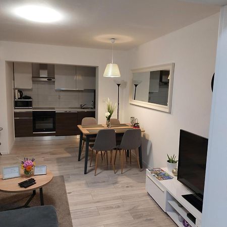 Two Bedroom Apartment 卡斯塔 外观 照片