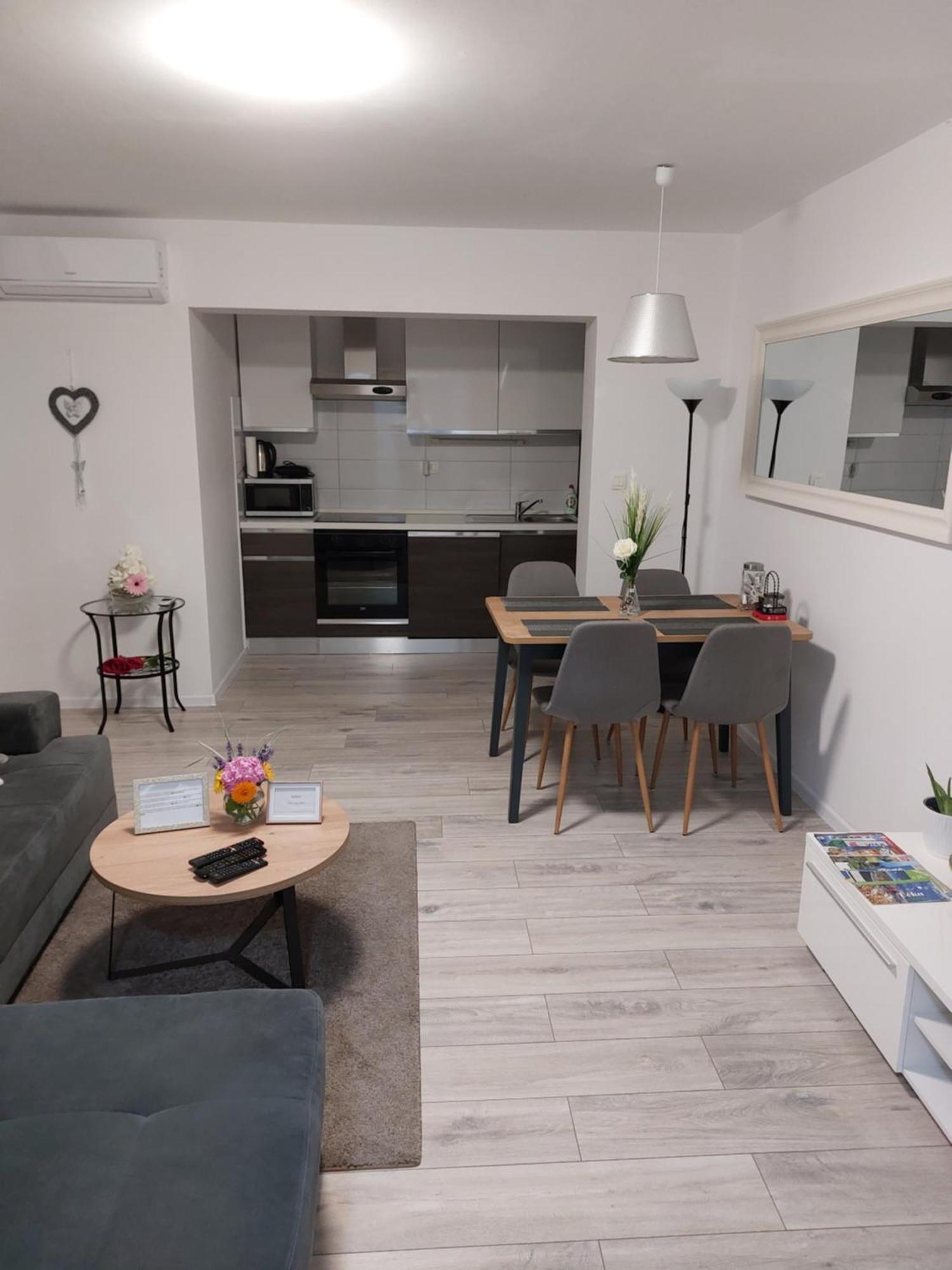 Two Bedroom Apartment 卡斯塔 外观 照片