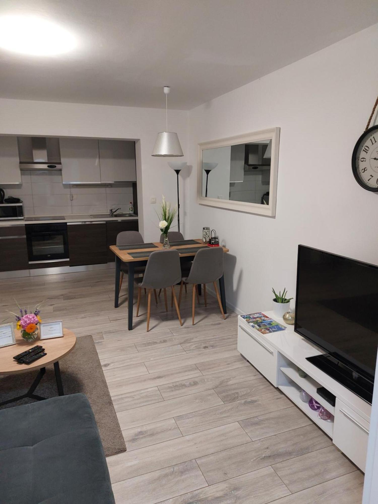 Two Bedroom Apartment 卡斯塔 外观 照片