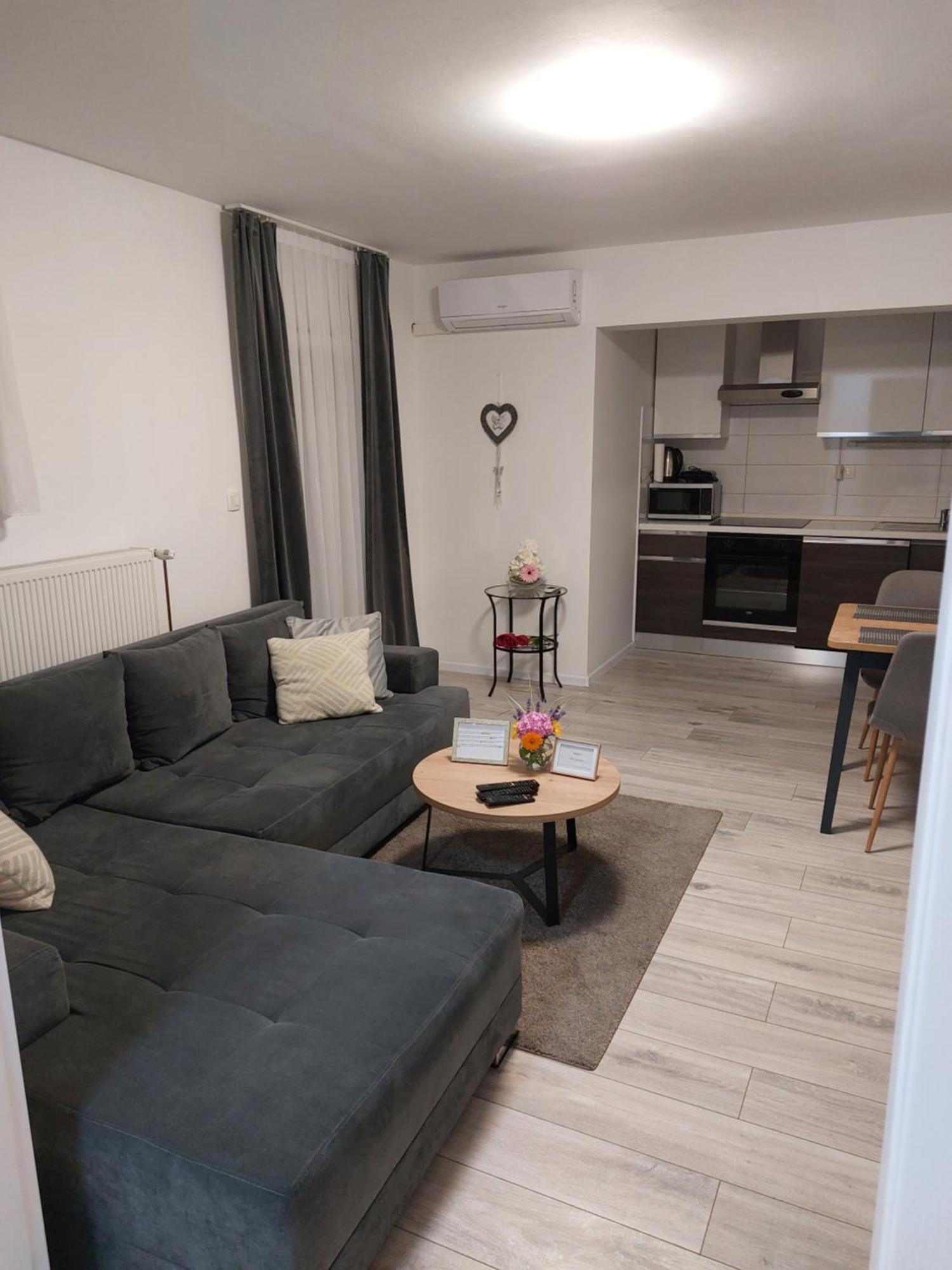 Two Bedroom Apartment 卡斯塔 外观 照片