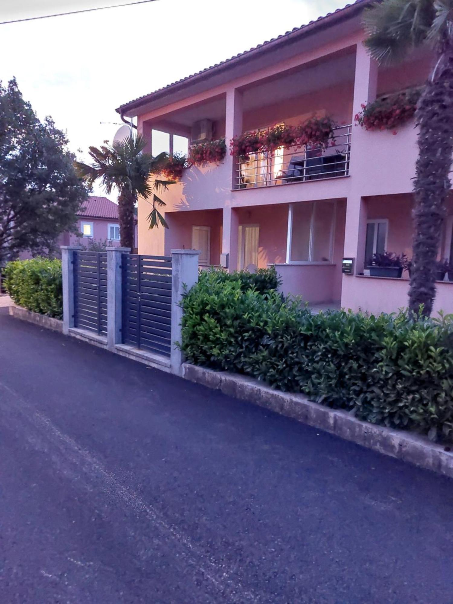 Two Bedroom Apartment 卡斯塔 外观 照片